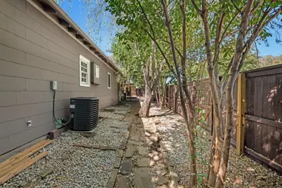 705 N Main Street, Grapevine, TX 76051 - Photo 39