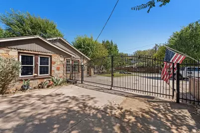 705 N Main Street, Grapevine, TX 76051 - Photo 5
