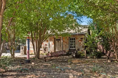 705 N Main Street, Grapevine, TX 76051 - Photo 1