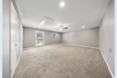 9735 Queenswood Lane, Dallas, TX 75238 - Photo 23