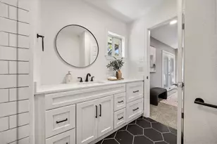 9735 Queenswood Ln, Dallas, TX 75238 - Photo 19