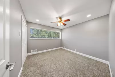 9735 Queenswood Lane, Dallas, TX 75238 - Photo 21