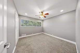 9735 Queenswood Ln, Dallas, TX 75238 - Photo 21