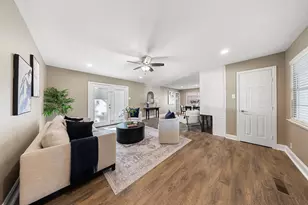 9735 Queenswood Ln, Dallas, TX 75238 - Photo 15