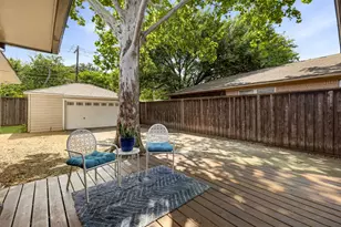9639 Leaside Dr, Dallas, TX 75238 - Photo 23