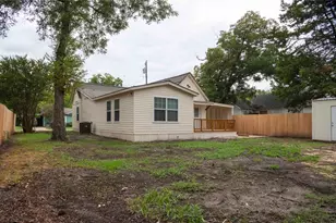 506 W 7th St, Bonham, TX 75418 - Photo 5