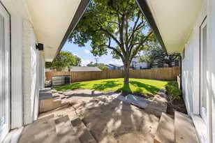 9735 Queenswood Ln, Dallas, TX 75238 - Photo 23