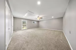 9735 Queenswood Ln, Dallas, TX 75238 - Photo 19