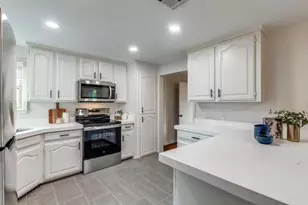 1323 Engle Ave, Dallas, TX 75224 - Photo 9