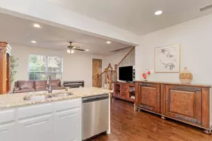 4654C Rhett Ln, Carrollton, TX 75010 - Photo 7