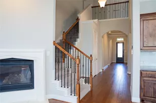 504 Pineview Dr, Euless, TX 76039 - Photo 3