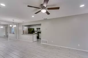 2714 Meadow Bluff Ln, Dallas, TX 75237 - Photo 11