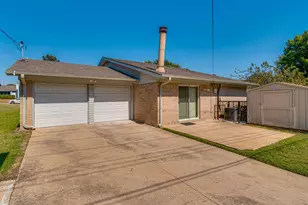 2714 Meadow Bluff Ln, Dallas, TX 75237 - Photo 33