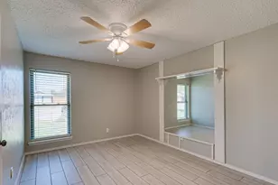 2714 Meadow Bluff Ln, Dallas, TX 75237 - Photo 23