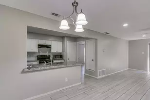 2714 Meadow Bluff Ln, Dallas, TX 75237 - Photo 15