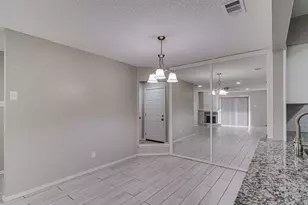 2714 Meadow Bluff Ln, Dallas, TX 75237 - Photo 13