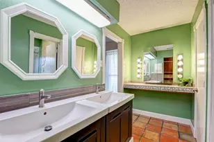 1910 Middle Glen Dr, Carrollton, TX 75007 - Photo 27