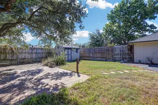 1910 Middle Glen Dr, Carrollton, TX 75007 - Photo 35