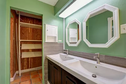 1910 Middle Glen Drive, Carrollton, TX 75007 - Photo 25