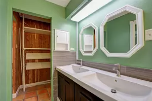 1910 Middle Glen Dr, Carrollton, TX 75007 - Photo 25