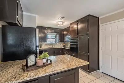 612 Bayless Drive, Euless, TX 76040 - Photo 9