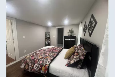 1021 E Russell Avenue, Carrollton, TX 75006 - Photo 13