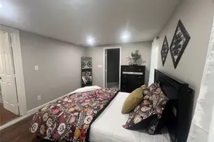 1021 E Russell Ave, Carrollton, TX 75006 - Photo 13