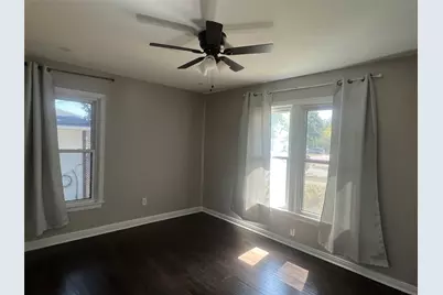 1021 E Russell Avenue, Carrollton, TX 75006 - Photo 9