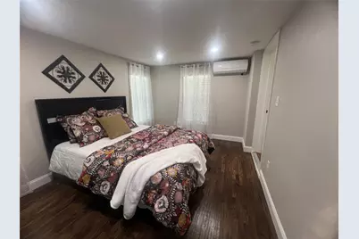 1021 E Russell Avenue, Carrollton, TX 75006 - Photo 15