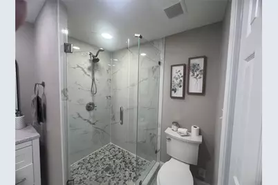 1021 E Russell Avenue, Carrollton, TX 75006 - Photo 19