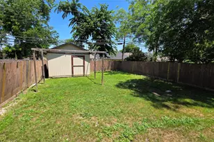 524 W Broadus Ave, Fort Worth, TX 76115 - Photo 11