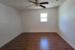 524 W Broadus Ave, Fort Worth, TX 76115 - Photo 3