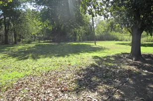 508 S Hovey St, Chico, TX 76431 - Photo 3