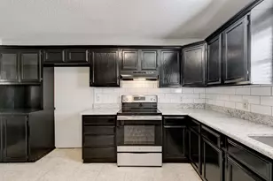 2422 Jewell Dr, Arlington, TX 76016 - Photo 3