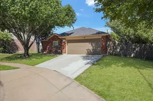 1004 Cedarbrook Circle, Grand Prairie, TX 75052 - Photo 3