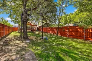305 E 6th St, Dallas, TX 75203 - Photo 23