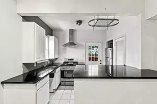 305 E 6th St, Dallas, TX 75203 - Photo 9