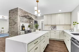 4601 Meadowbrook Dr, Fort Worth, TX 76103 - Photo 9