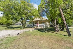 209 E Allen Ave, Godley, TX 76044 - Photo 3