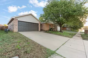 1128 Boxwood Dr, Crowley, TX 76036 - Photo 3