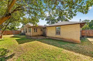 9733 Edgelake Dr, Dallas, TX 75218 - Photo 33