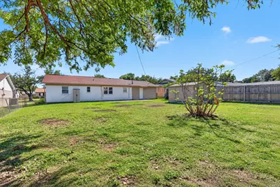 237 E Malone Avenue, Crowley, TX 76036 - Photo 25