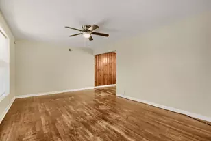 1811 W College St, Sherman, TX 75092 - Photo 3