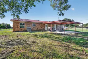 504 W Clay St, Montague, TX 76251 - Photo 23