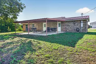 504 W Clay St, Montague, TX 76251 - Photo 25