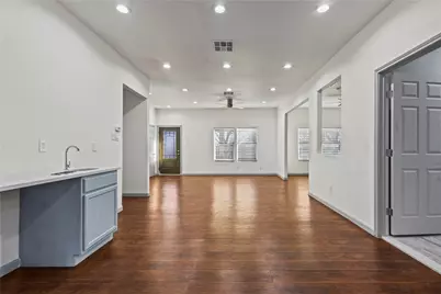 1207 E Russell Avenue, Carrollton, TX 75006 - Photo 27