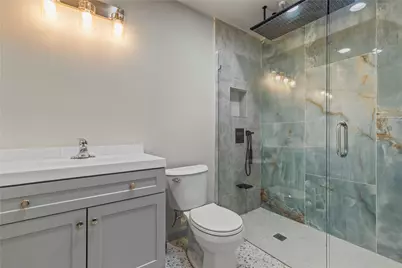 1207 E Russell Avenue, Carrollton, TX 75006 - Photo 13