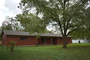 211 S College St, Itasca, TX 76055 - Photo 1