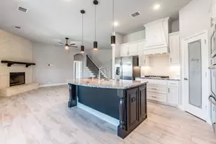 505 Livia St, Burleson, TX 76028 - Photo 13