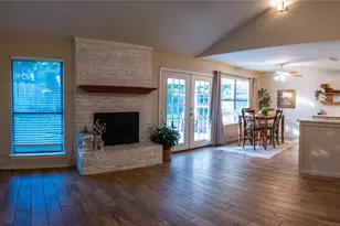 1110 W Cozby Ct W, Benbrook, TX 76126 - Photo 3